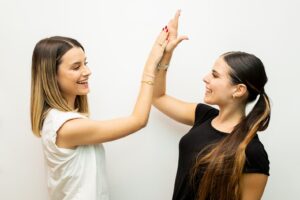 lydia marketing y laura en acción